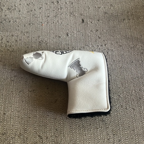 AM&E Oakland Hills CC Blade Putter Cover - Picture 3 of 3